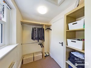 Walk In Wardrobe- click for photo gallery